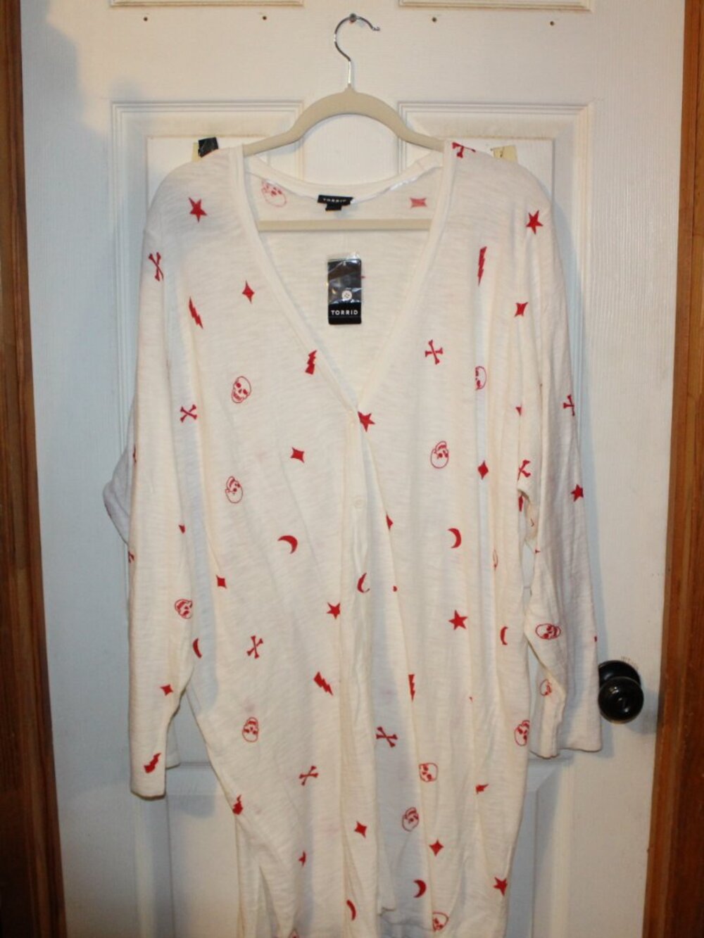 NWT Torrid cardigan with red skulls /lightning bolts/stars/crossbones,5X(28W).